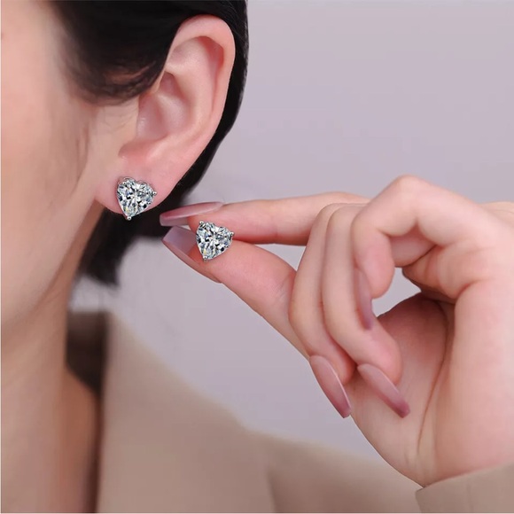 💖 Stainless Steel Cubic Zirconia Heart Earrings NEW - Picture 3 of 6